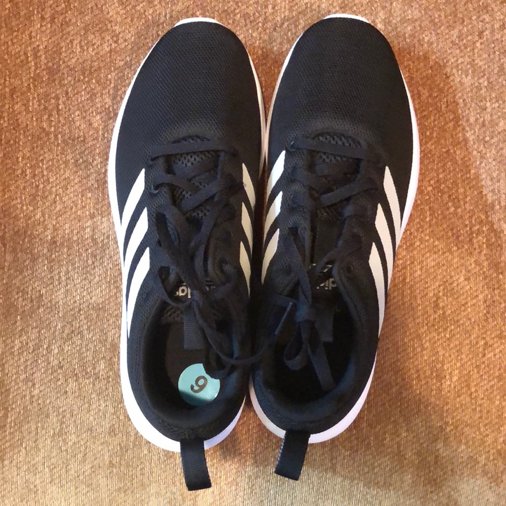 Adidas sneakers Y6 or W 8